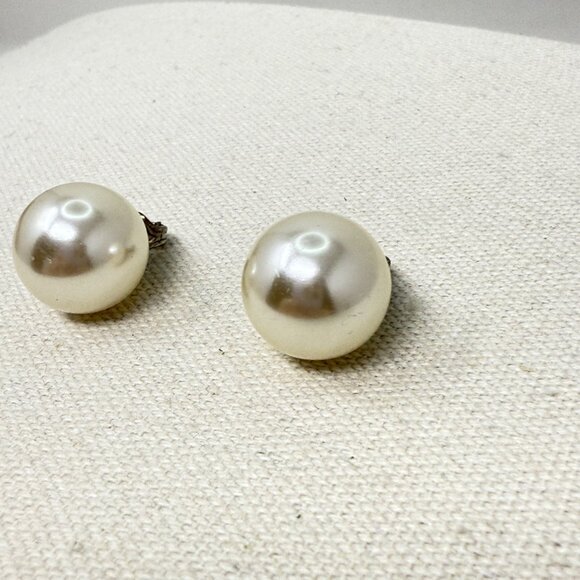 Vintage Faux  Pearl Stud‎ Earrings Silver-Tone Clip On Retro Bauble Kitchy - Picture 3 of 6